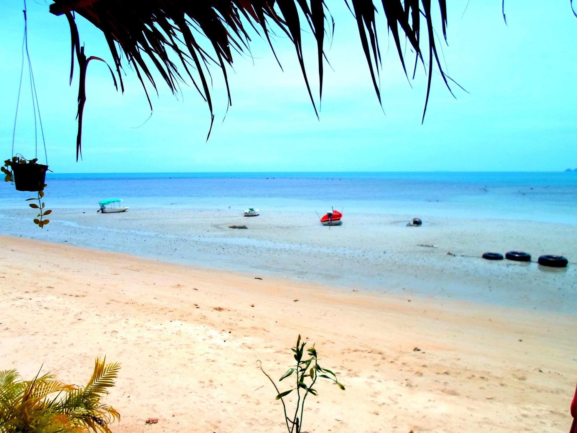 Hotell Tropical Footprints 2*