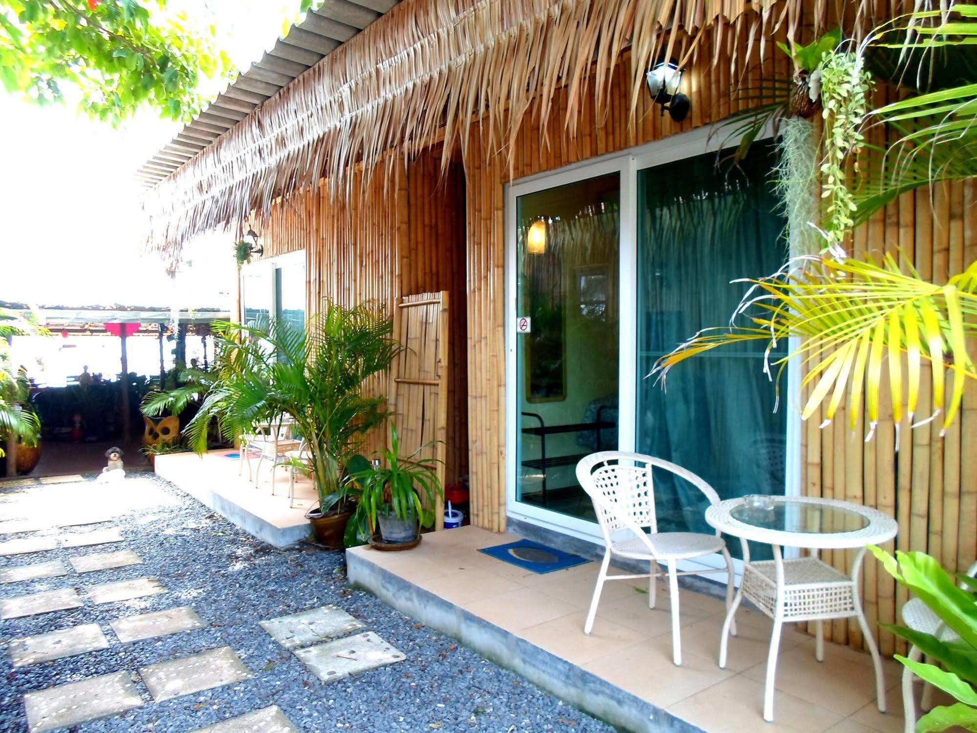 Tropical Footprints Hotell